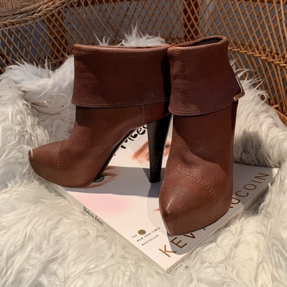 Louis Vuitton Shoes - Louis Vuitton - Queen Platform Heel Ankle Boots